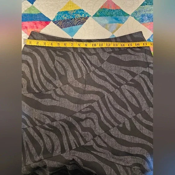 Sandro Black and Grey Zebra Print Knee Length Skirt Women's Size 10 NWOT - Picture 3 of 7